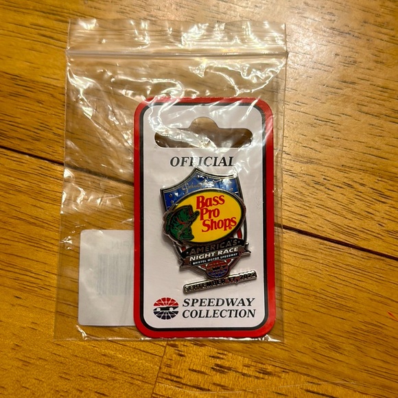 2022 Bristol Motor Speedway Bass Pro Shops Night Race Nascar Pin - Picture 1 of 3